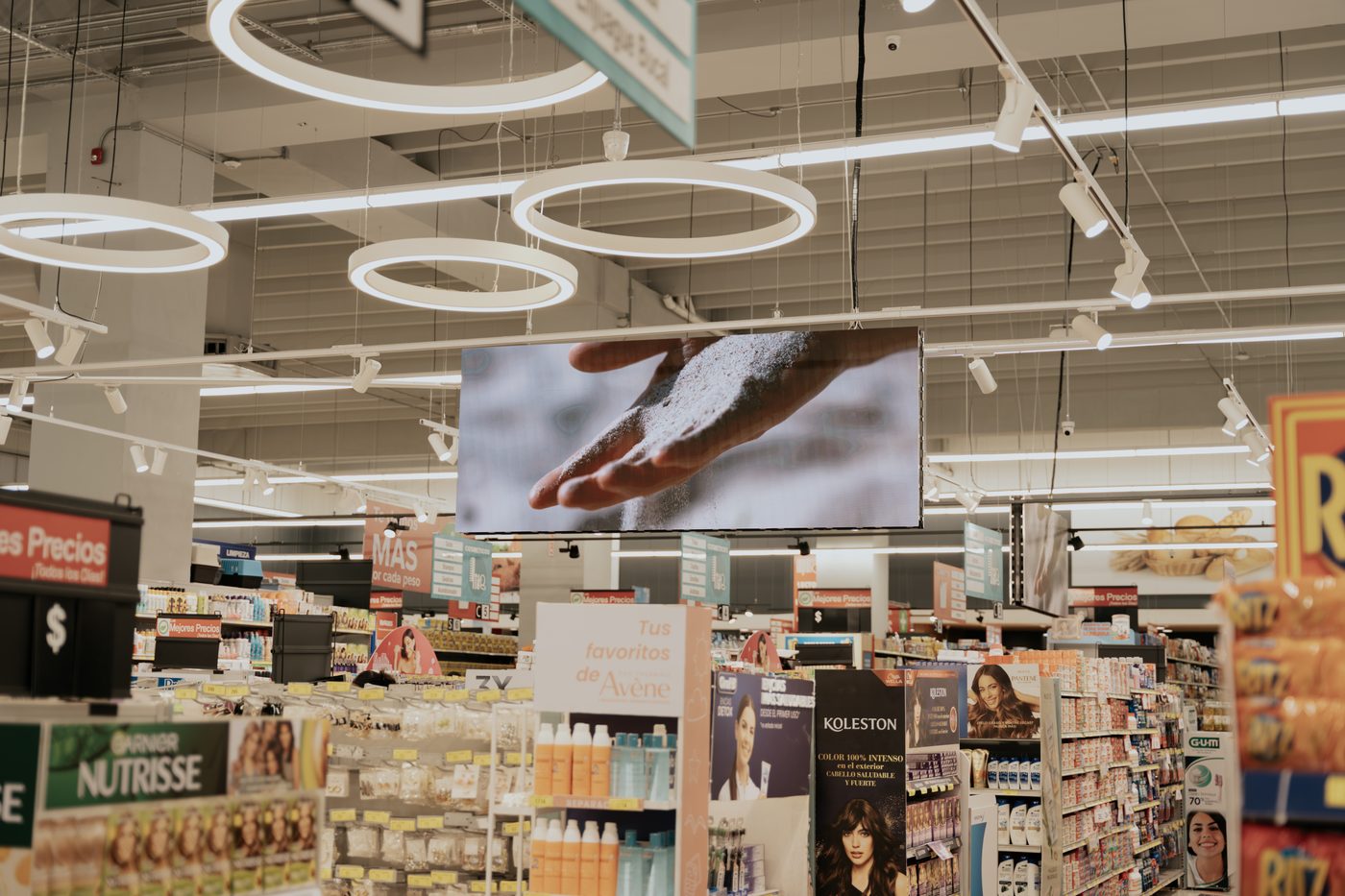 Pantalla LED en Hipermercados Olé